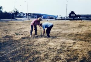 Jan en Miek van Ooijen bij de start van Wash-Drive-In Horsterweg in Venlo in 1992